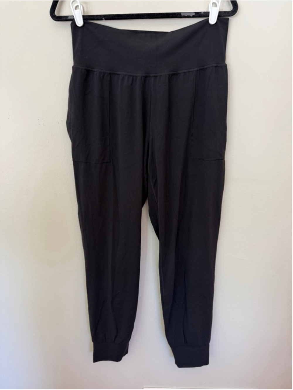 Athleta Black Salutation Jogger Size L EUC